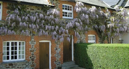 Cider Cottage - E5576