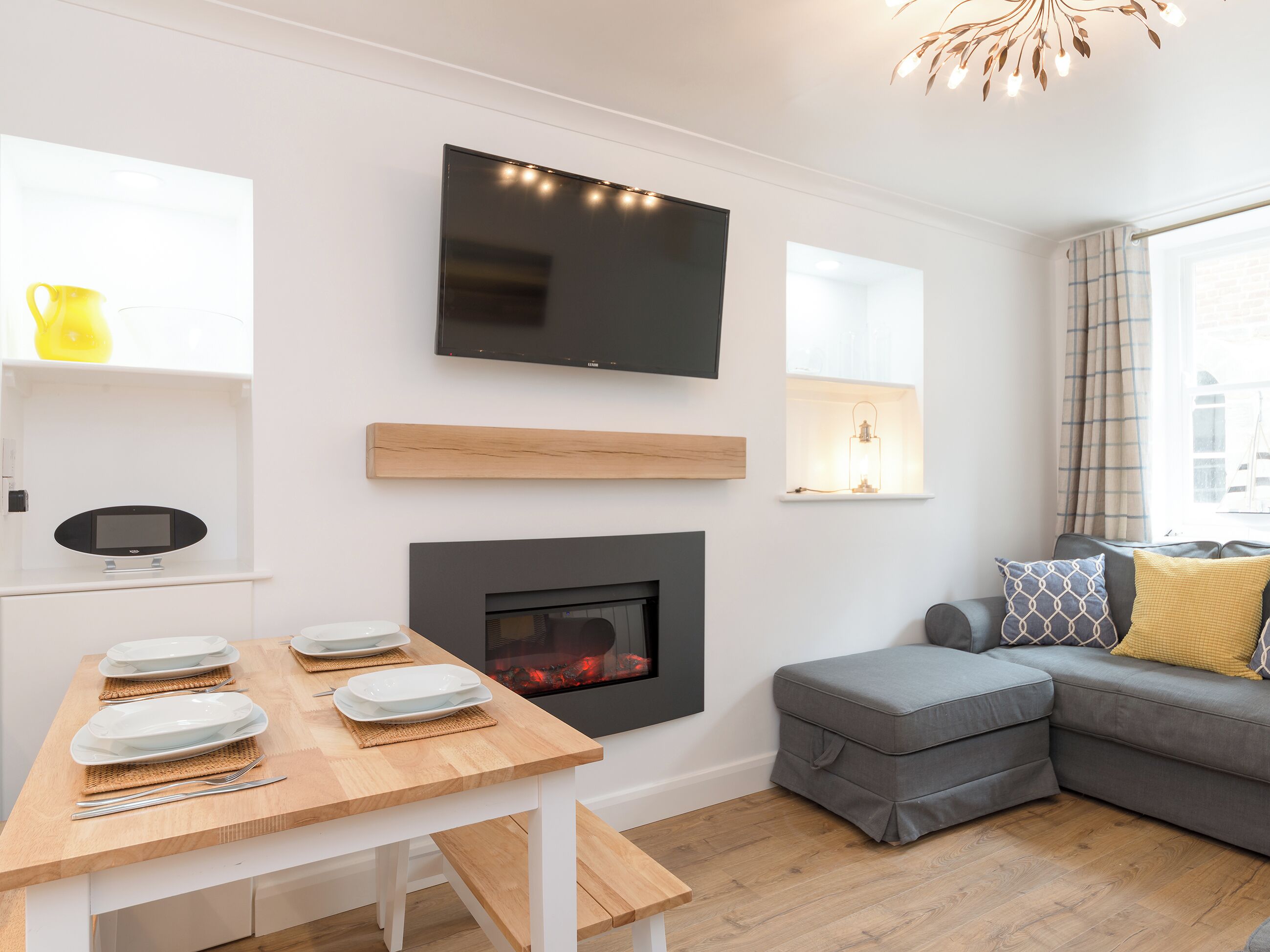TV, fireplace