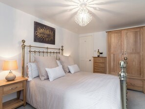 2 bedrooms, free WiFi, bed sheets - One Beckside Cottage (Staithes, near Whitby)