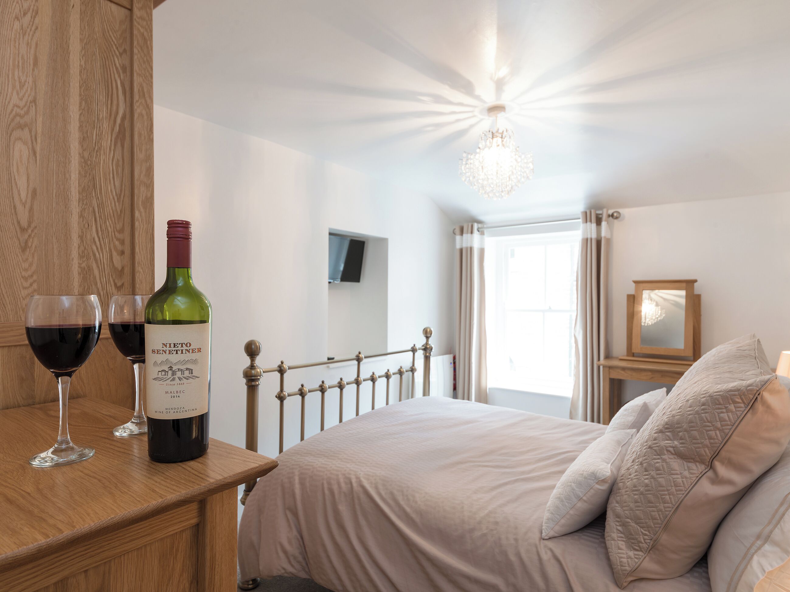 2 bedrooms, WiFi (free), bed sheets