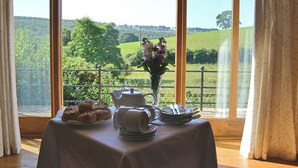 Dining - 4 bedroom accommodation in Colyton (Colyton)