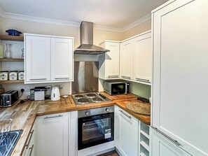 Cookware/dishes/utensils