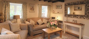 Chestnut Cottage - E5625