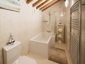 Towels - Chestnut Cottage - E5625 (Wainfleet St. Mary, near Skegness)