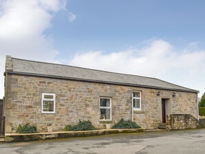 Exterior - 3 bedroom accommodation in Bamburgh (Bamburgh)