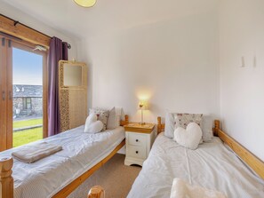 2 bedrooms, free WiFi, bed sheets - 2 bedroom accommodation in Tresmeer, near Launceston (Tresmeer, near Launceston)