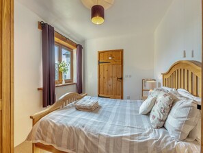 2 bedrooms, free WiFi, bed sheets - 2 bedroom accommodation in Tresmeer, near Launceston (Tresmeer, near Launceston)