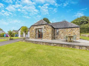 Outdoor dining - 2 bedroom accommodation in Tresmeer, near Launceston (Tresmeer, near Launceston)