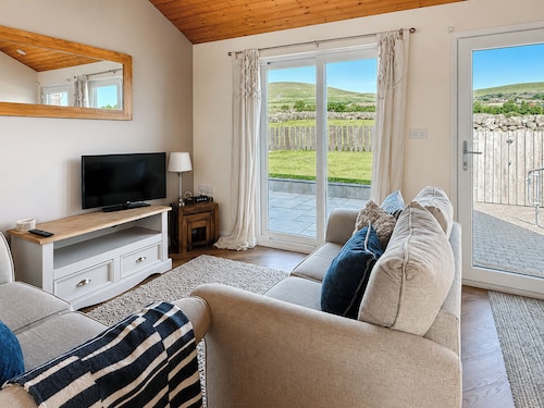 2 bedroom accommodation in Llanllechid, near Bangor