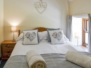 3 bedrooms, bed sheets