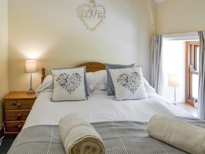 3 bedrooms, free WiFi, bed sheets
