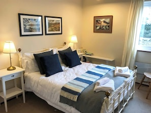 2 室のベッドルーム、WiFi (無料)、ベッドシーツ