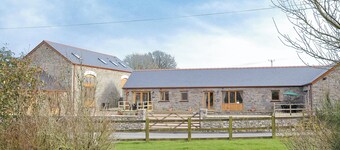 2 bedroom accommodation in Carmarthen