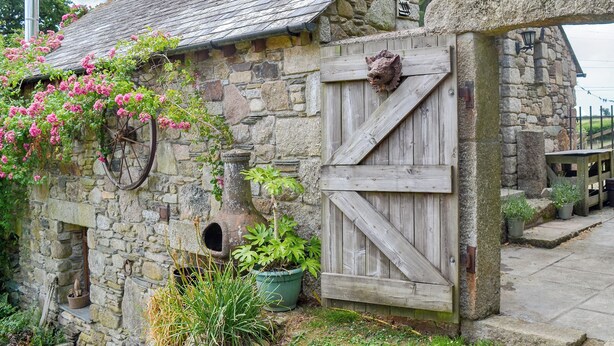 A rustic stone building with a wooden door and a small window. - 2 bedroom accommodation in Ugborough, Ivybridge (Ugborough, Ivybridge)