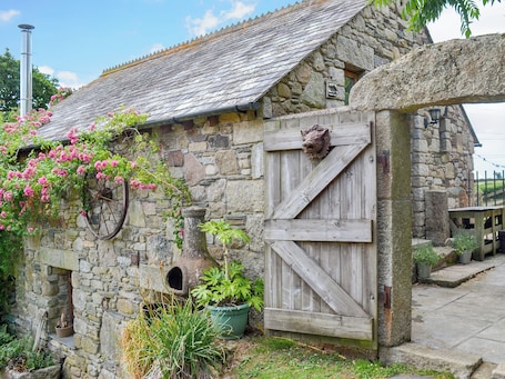 Property grounds. 2 bedroom accommodation in Ugborough, Ivybridge