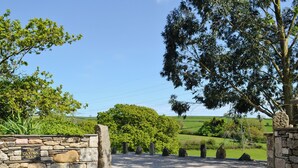A stone wall with a sign reading "The Garden Barn" leading to a gravel path. - 2 bedroom accommodation in Ugborough, Ivybridge (Ugborough, Ivybridge)