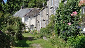 A traditional stone building with a garden path leading to the entrance. - 2 bedroom accommodation in Charlestown, St Austell (Charlestown, St Austell)