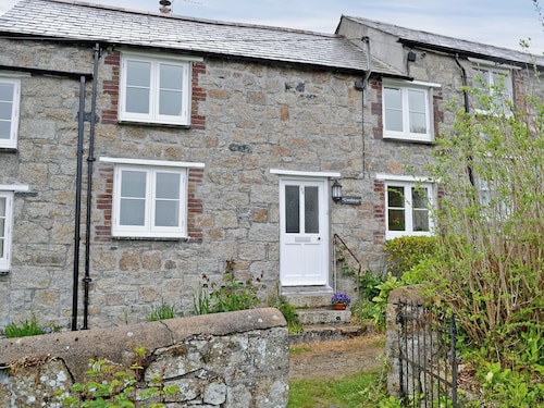 2 bedroom accommodation in Charlestown, St Austell
