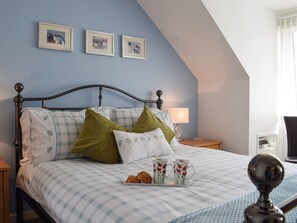 4 bedrooms, free WiFi, bed sheets, wheelchair access