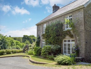 Exterior - 4 bedroom accommodation in Wolfscastle, near Haverfordwest (Wolfscastle, near Haverfordwest)