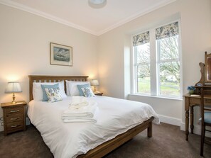 4 bedrooms, free WiFi, bed sheets - 4 bedroom accommodation in Askham, near Penrith (Askham, near Penrith)