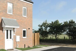 Exterior - 3 bedroom accommodation in Amble (Amble)