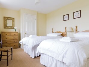 3 bedrooms, free WiFi, bed sheets - 3 bedroom accommodation in Pickering (Pickering)