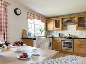 Dishwasher, highchair - 3 bedroom accommodation in Pickering (Pickering)