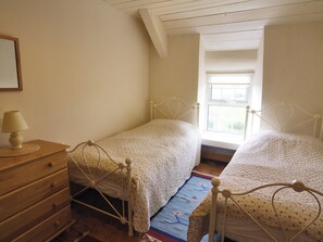 4 bedrooms, bed sheets - 4 bedroom accommodation in Cilan, near Abersoch (Cilan, near Abersoch)