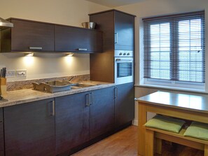 Dishwasher - 3 bedroom accommodation in Beadnell, near Seahouses (Beadnell, near Seahouses)