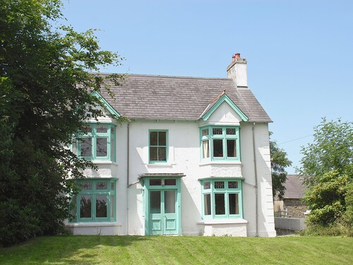 4 bedroom accommodation in Blaencelyn, near Llangrannog