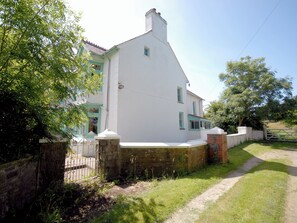 Exterior - 4 bedroom accommodation in Blaencelyn, near Llangrannog (Blaencelyn, near Llangrannog)