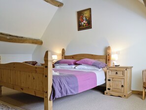 3 bedrooms, free WiFi, bed sheets