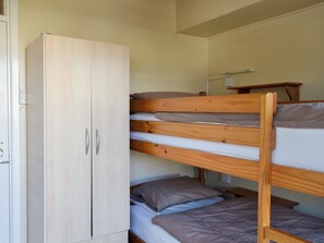2 bedrooms, bed sheets - 2 bedroom accommodation in Dawlish Warren (Dawlish Warren)