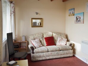 Living area - 2 bedroom accommodation in Dawlish Warren (Dawlish Warren)