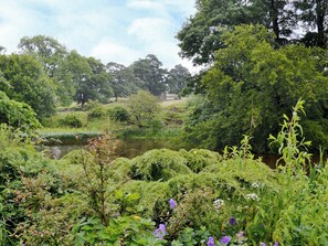 Property grounds - Langcliffe Lock Cottage (Langcliffe, near Settle)