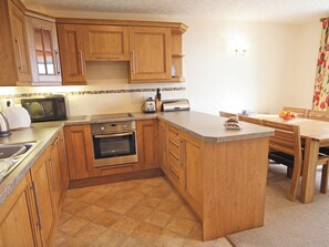 Lava-louças, cadeirão de bebê, freezer