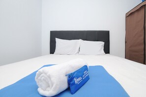Double Room | Free WiFi - Kamar Keluarga Kalideres II Syariah (Jakarta)