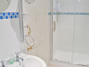 Towels - Barfield's Cherry Tree Cottage (Canworthy Water, near Crackington Haven)