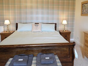 5 bedrooms, free WiFi, bed sheets