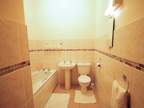 Towels - 2 bedroom accommodation in Mumby, near Anderby Creek (Mumby, near Anderby Creek)