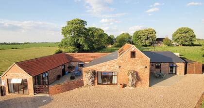 2 bedroom accommodation in Mumby, near Anderby Creek