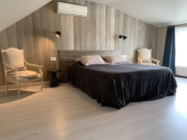 Habitación Prestigio con 1 cama matrimonial o 2 individuales | Decoración personalizada, muebles diferentes y escritorio