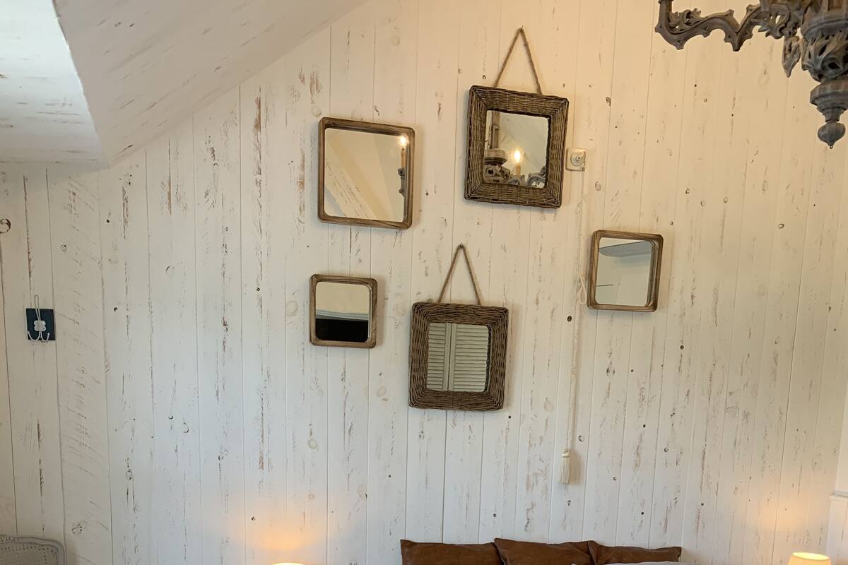 Cottage (4) | Desk, blackout drapes, soundproofing, WiFi (free)