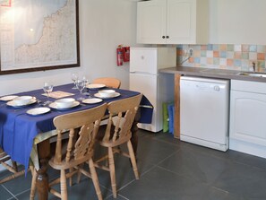 Dining - 2 bedroom accommodation in Trebarwith, Delabole (Trebarwith, Delabole)
