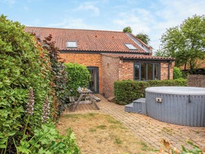 Unclassified image, 2 of 18, button - 3 bedroom accommodation in Catfield (Catfield)