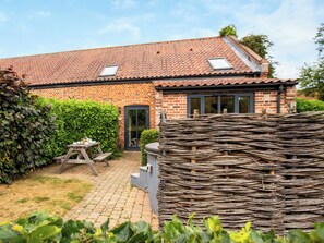 Unclassified image, 3 of 18, button - 3 bedroom accommodation in Catfield (Catfield)