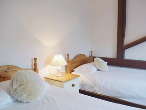 3 bedrooms, free WiFi, bed sheets