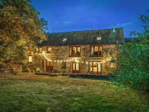 Exterior - 4 bedroom accommodation in Llanglydwen, near Narberth (Llanglydwen, near Narberth)