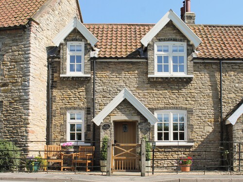 2 bedroom accommodation in Brantingham, near Beverley